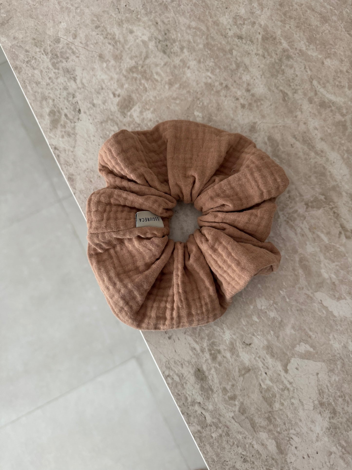 Cacao scrunchie