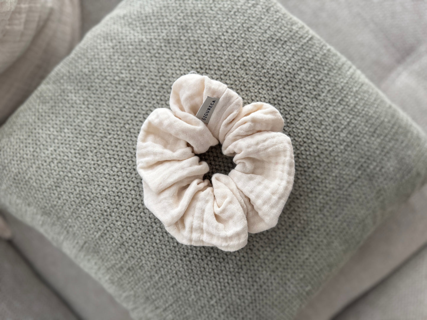 Milky scrunchie